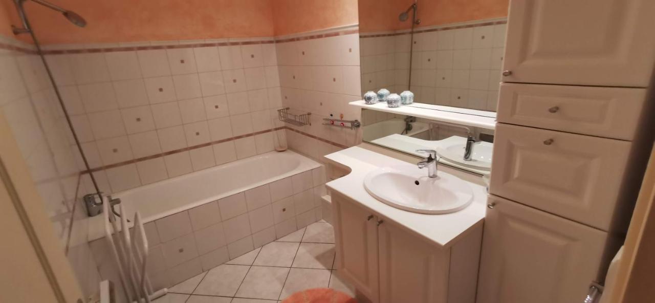 Logement Hyper Centre Шампаньол Екстериор снимка